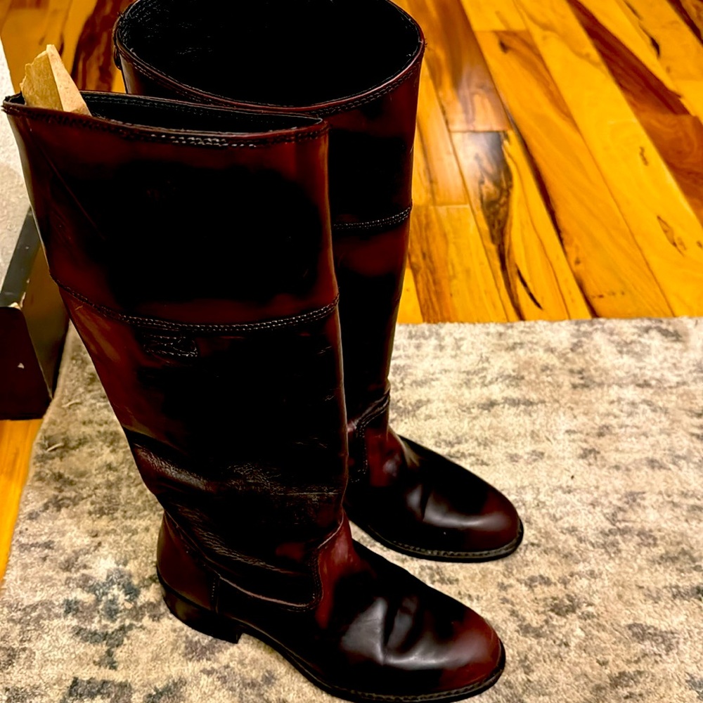 Stunning Frye riding boots, size 7.